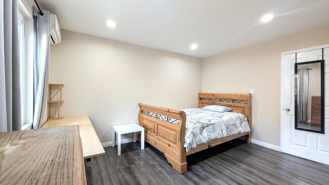 Foto del edificio - 1299 W 37th Dr