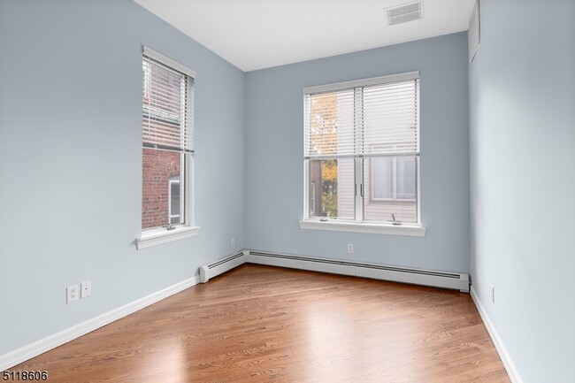 Building Photo - 420 Bloomfield Ave