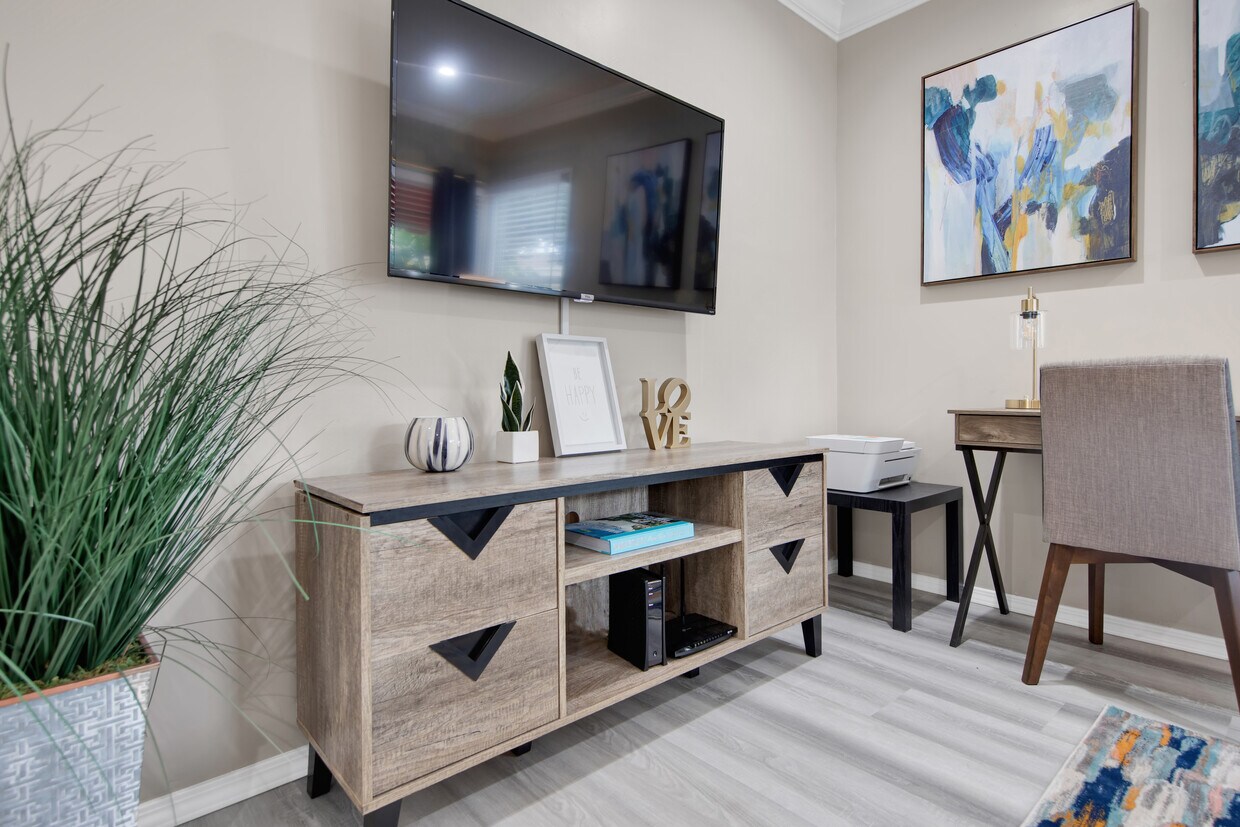 Foto principal - 210 W Elk Ave