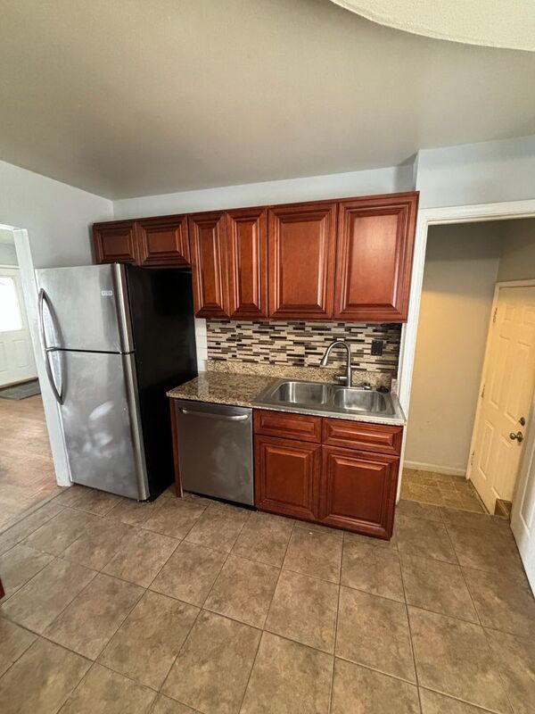 Building Photo - 710 Lynn Haven Ln
