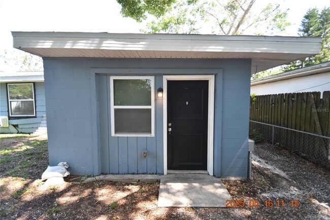 Building Photo - 419 Stremma Rd