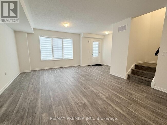 Building Photo - 14 Kingbird Cmn