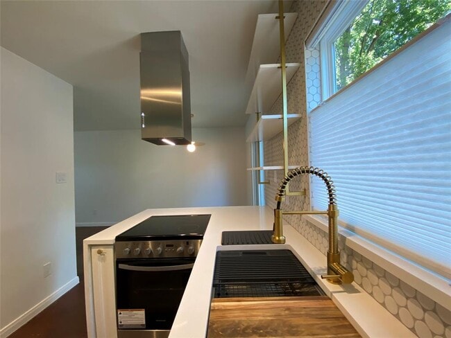 Building Photo - 7208 Meador Ave