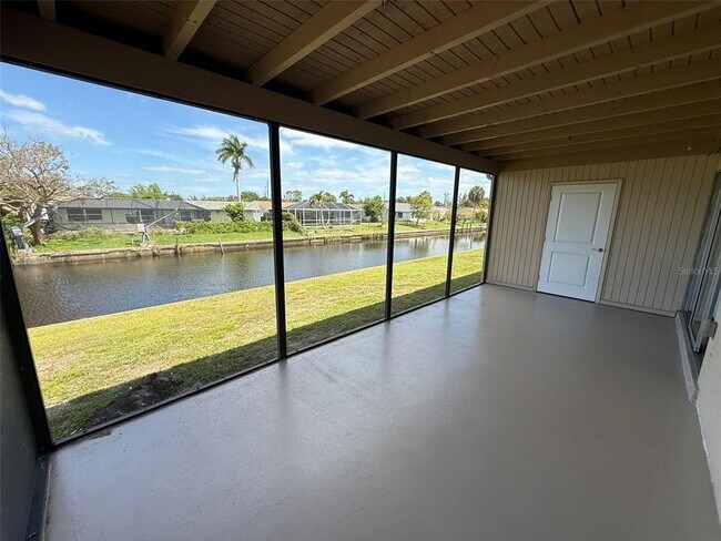 Foto del edificio - 3111 Riverside Dr