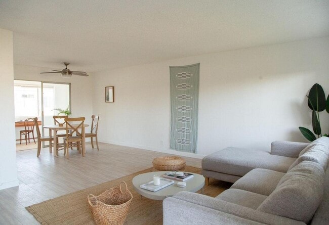 Foto del edificio - 3098 Channel Dr