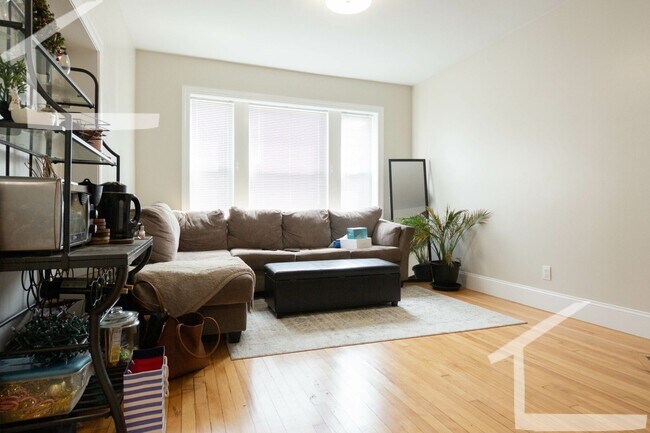 Renovated 2-Bed in Allston | Modern Finish... - Renovated 2-Bed in Allston | Modern Finish... Apartment