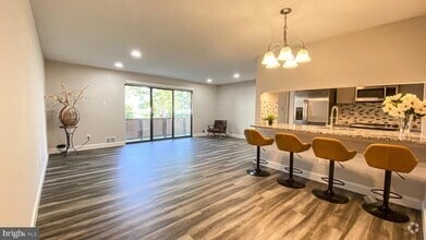Building Photo - 403 Hickory Cir