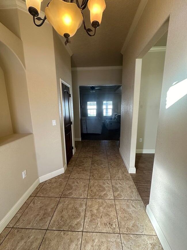 Building Photo - Stunning 4 Bed Home! 3 Car garage ! Mesa S...