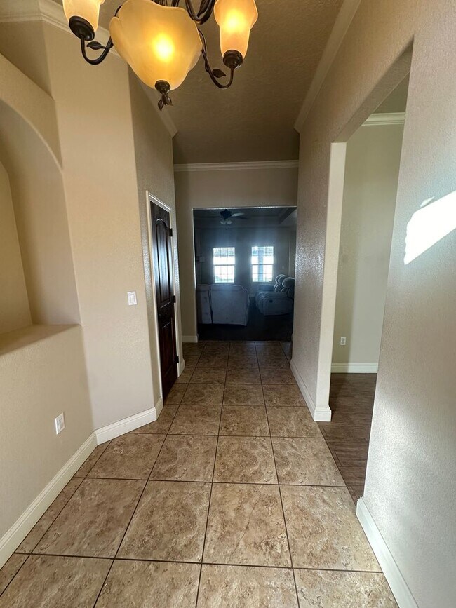 Foto del edificio - Stunning 4 Bed Home! 3 Car garage ! Mesa School District!