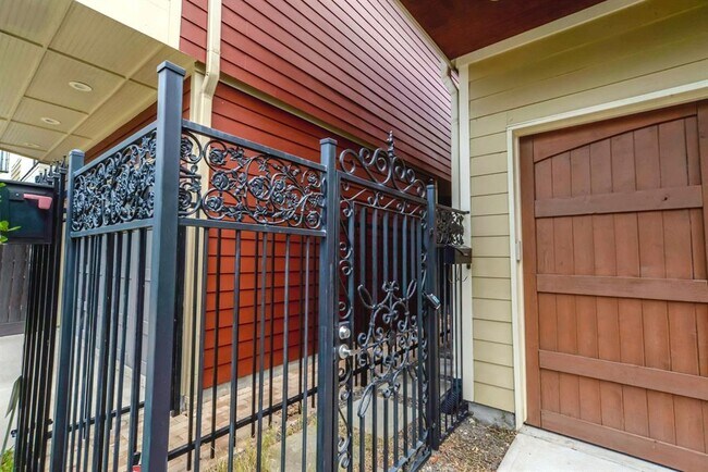 Foto del edificio - 833 W 17th St