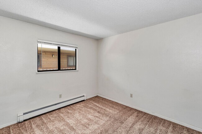 Foto del edificio - Cozy 2-Bedroom Condo Near CMU & St. Mary’s...