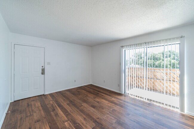 Foto del edificio - 4828 Wellesley Ave