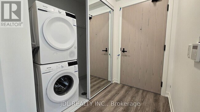 Building Photo - 8 Interchange Wy