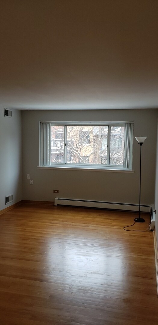 Building Photo - 515 W Wrightwood Ave