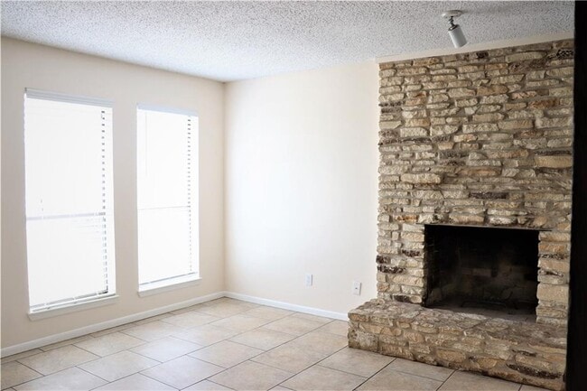 Building Photo - 1214 Leander Rd