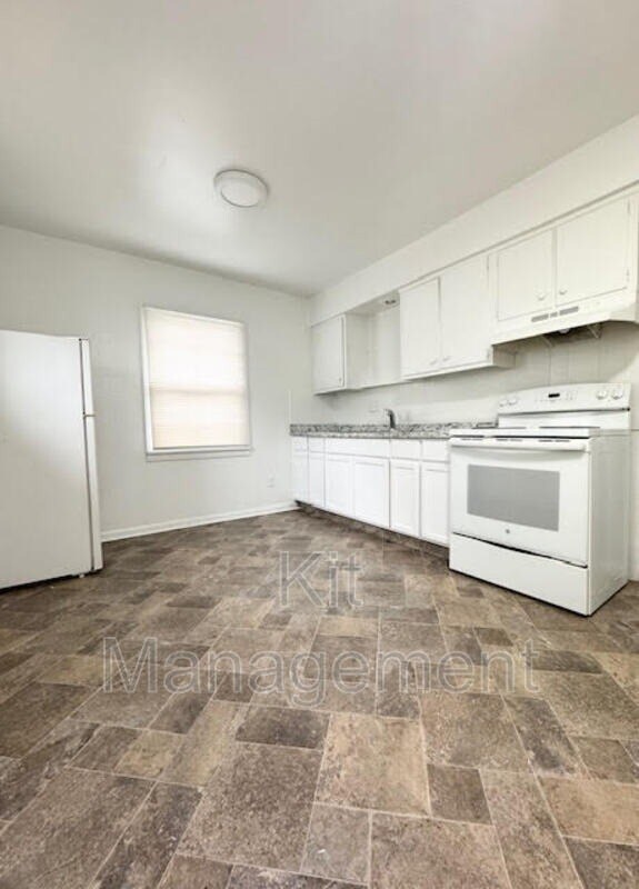 Foto del edificio - Charming 3-Bed Home with 1.5 Baths and 1,200 Sq Ft in West Toledo – $995/mo