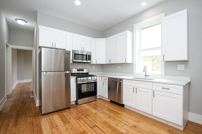 Kitchen - 7132 S Ellis Ave