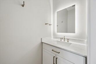 Building Photo - 9757 Katy Fwy