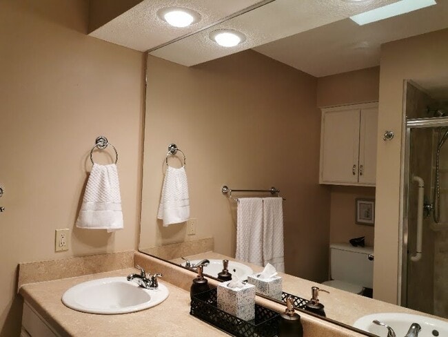 Foto del edificio - 6224 E 49th St