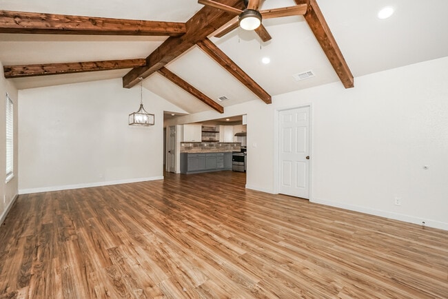 Building Photo - 931 W Hutchins Pl