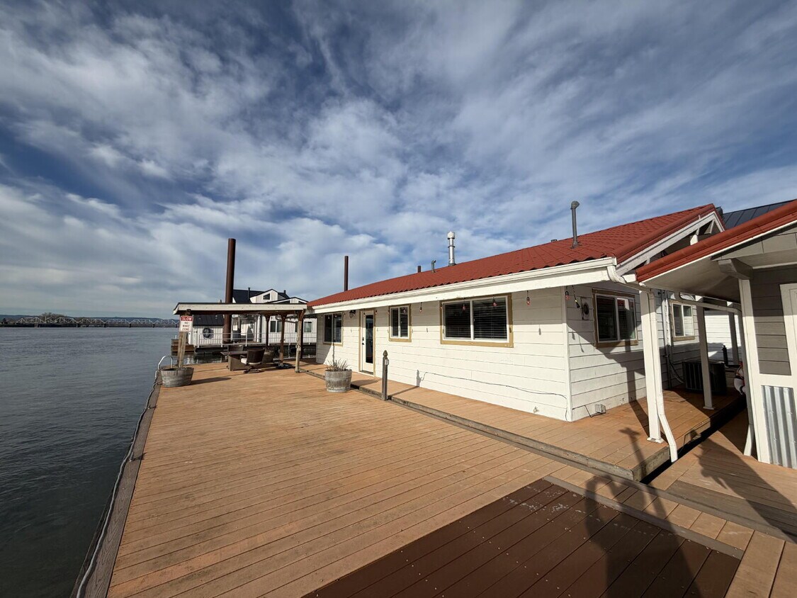 2 Bedroom - 1 Bath Floating Home Available for Move In 1/16/2026!! - 2 Bedroom - 1 Bath Floating Home