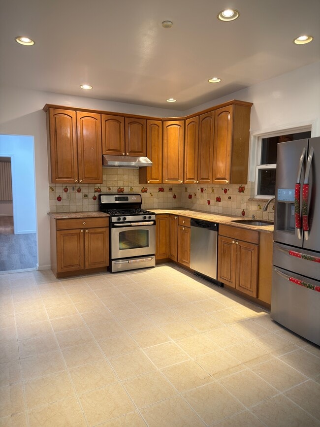 Photo - 1795 Bedford Ave House