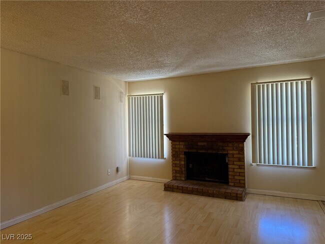 Foto del edificio - 5576 W Rochelle Ave.