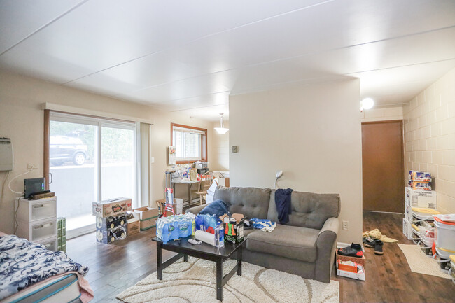Building Photo - 300 Marlene Ct