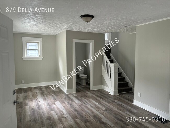 Building Photo - 879 Delia Ave