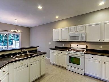 Building Photo - 28 Ptarmigan Dr