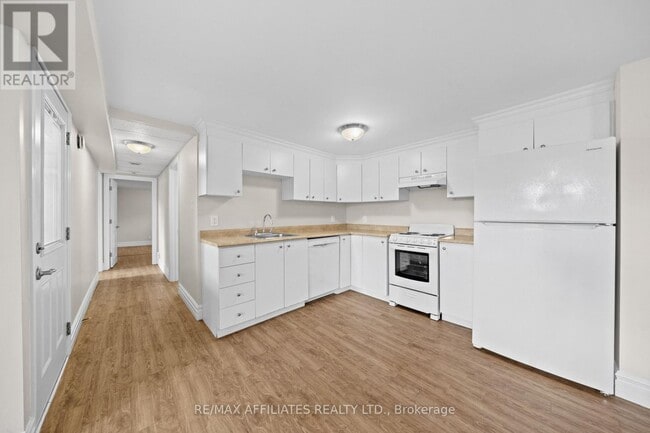 Building Photo - 6819 Rocque St