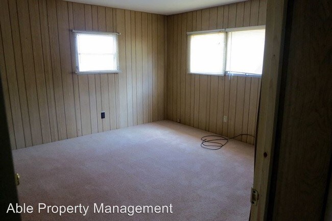 Building Photo - 233 Salaine Dr