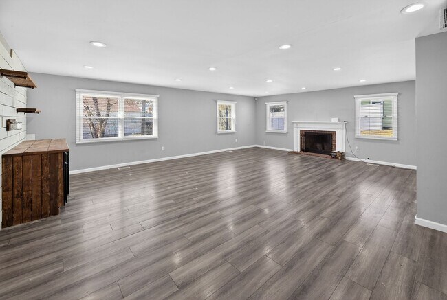 Building Photo - 55 Ember Ln