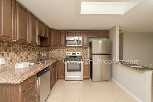 Foto del edificio - This Summer Special is Heating Up!: 50% of...