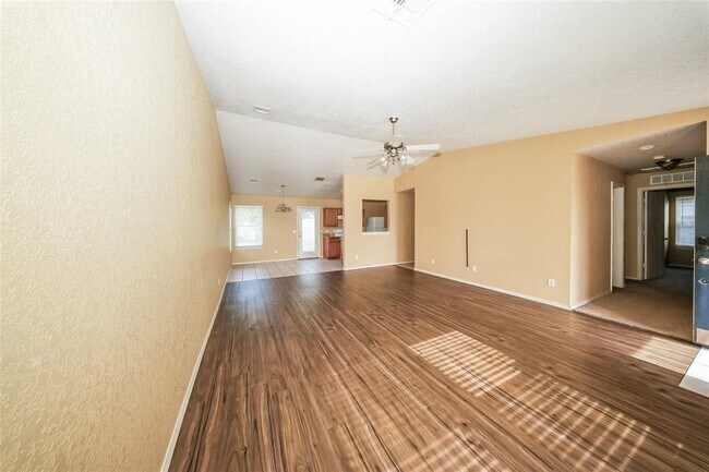 Building Photo - 2524 Waterleaf Dr