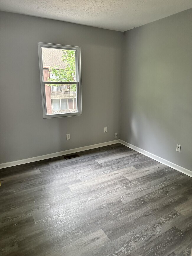 Building Photo - 2150 Kimball Cir