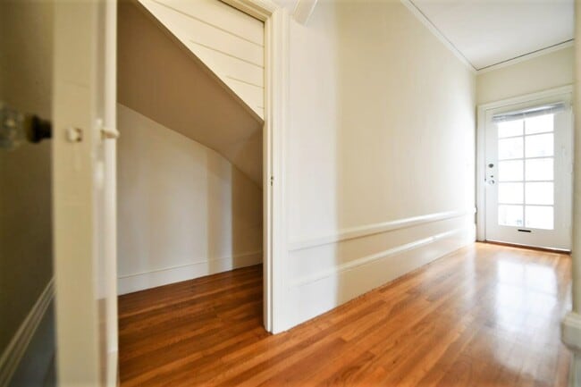 Building Photo - 747 Warfield Ave