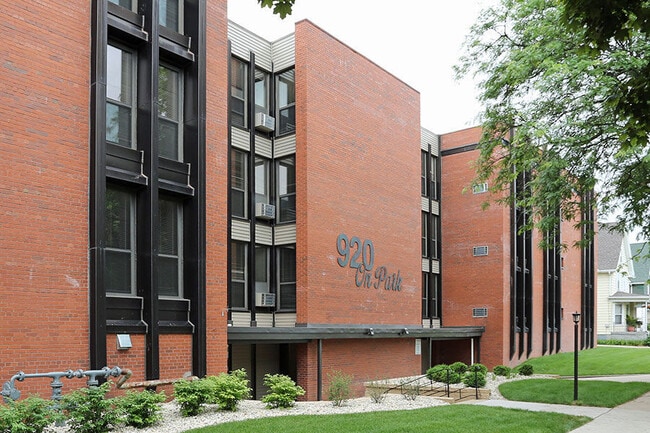 Building Photo - 920 On Park Apartments