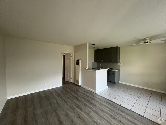 Building Photo - 207 S Lillie Ave