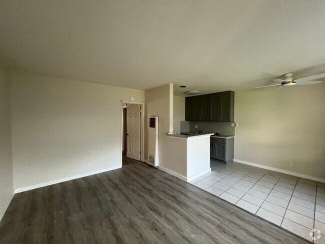 Building Photo - 207 S Lillie Ave
