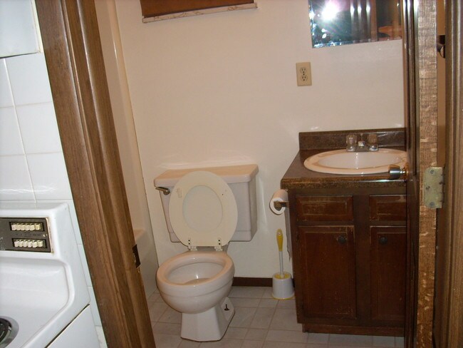 bath - 346 N 12th St