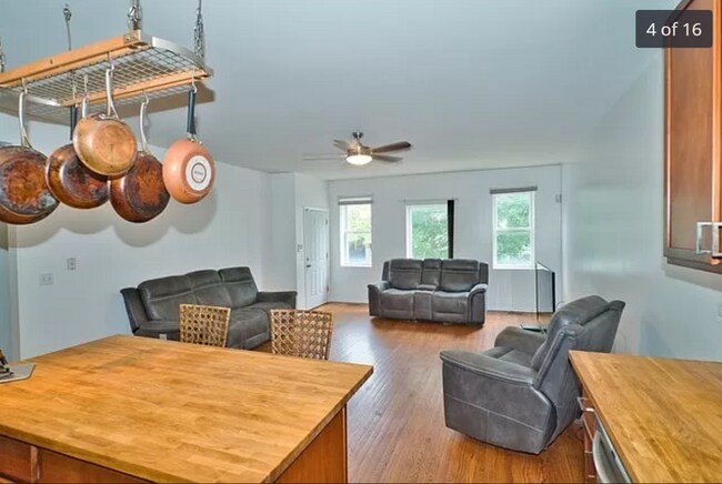 Sala de estar - 2328 W Washington Blvd