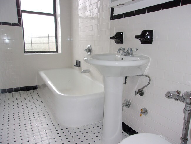 Foto del edificio - 5 Seaman Ave