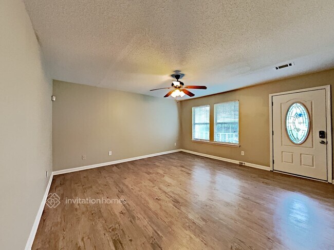 Foto del edificio - 7505 Stonehenge Way