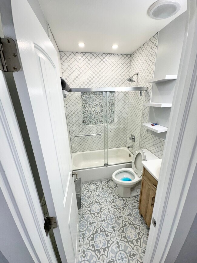 Photo - 216 21st St NE Apartment