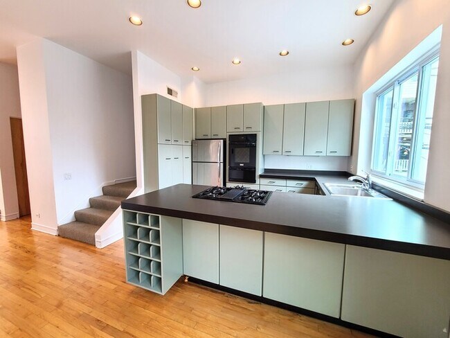 Foto del edificio - 1013 W Armitage Ave