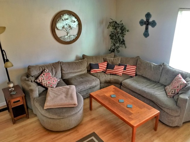 Building Photo - Gorgeous Townhome in the Sugarmill Condos