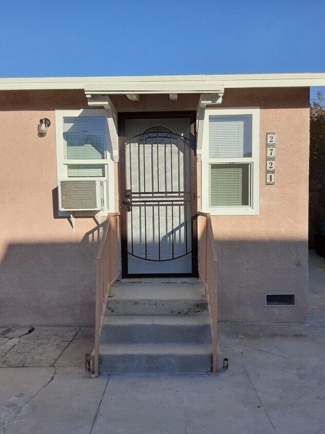 NUEVA PUERTA CON MOSQUITERO - 2726 1/2 Boulder St