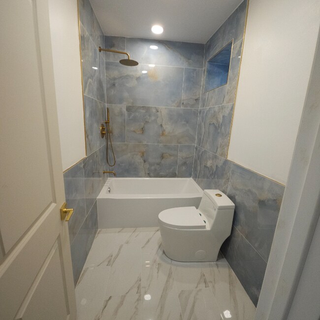 Foto del edificio - 214 Hermitage St