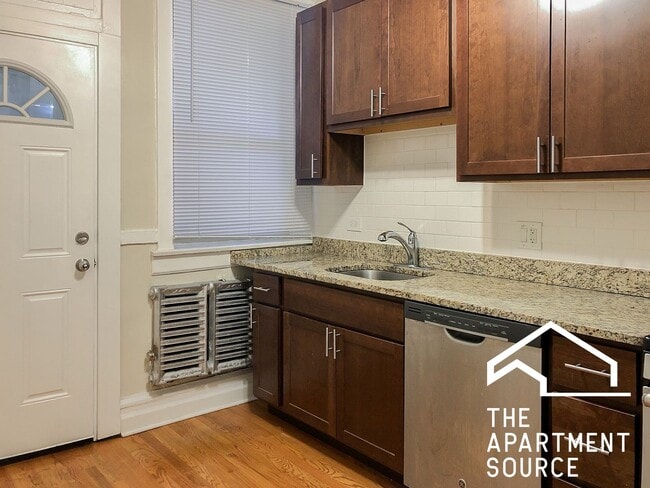 Building Photo - 1607 W Berteau Ave